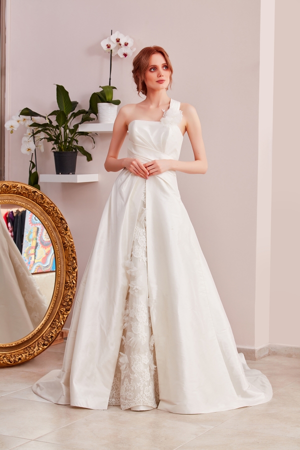 Custom Design Wedding Dresses - Free and fast delivery to all around the world. The best quality custom design wedding dresses in SerapStyle.